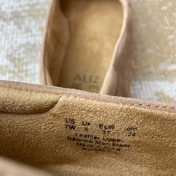 NATURALIZER Tan Suede Tassel Loafers | Size 7W - Picture 8 of 11